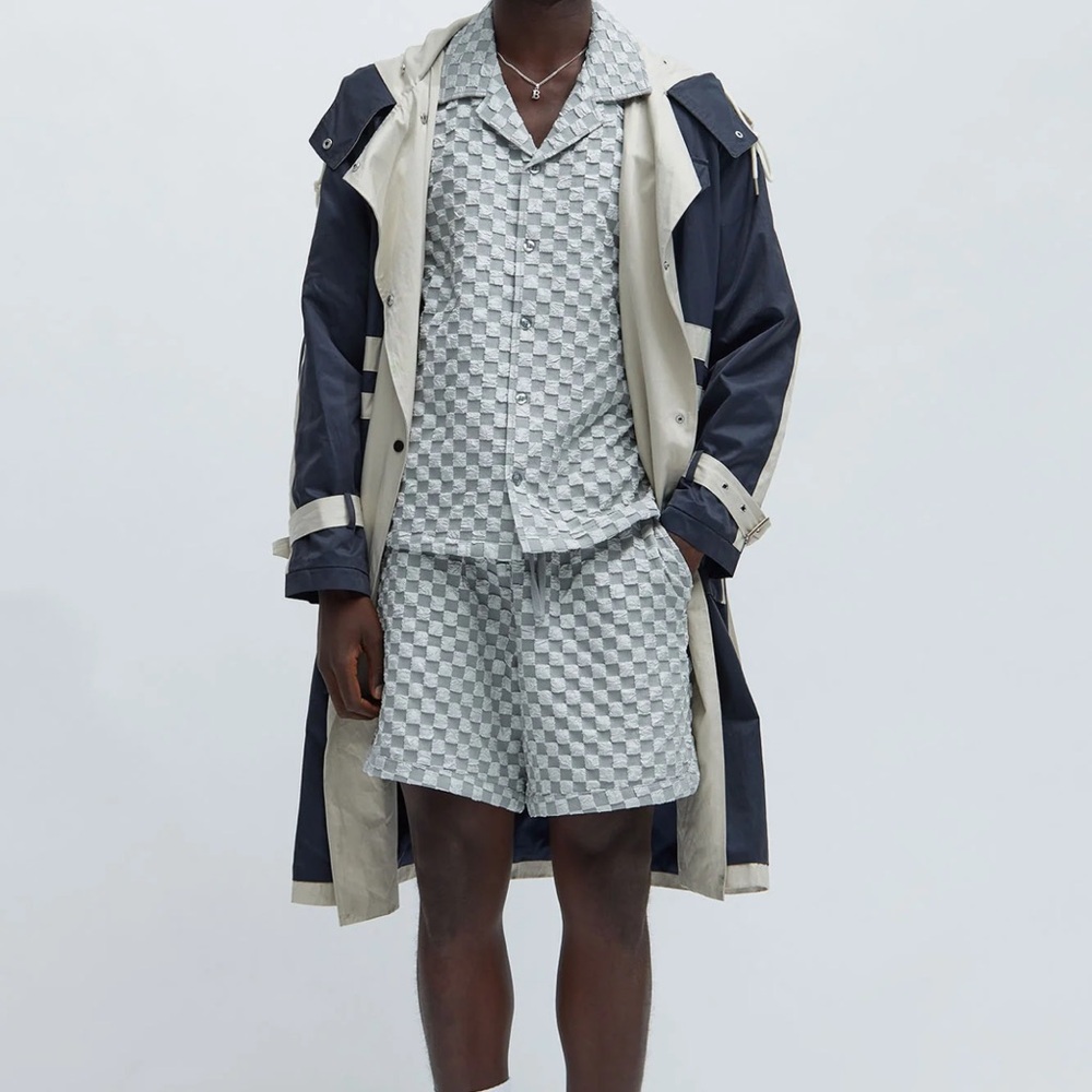 Men’s two piece set! Grey, textured! Vacation ready. Medium